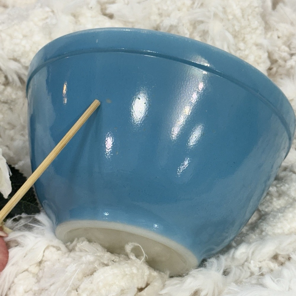 Vtg 1940's PYREX Primary Color Mixing Bowl Blue Milk Glass Thick Wall 1.5pt Bowl - Picture 5 of 6
